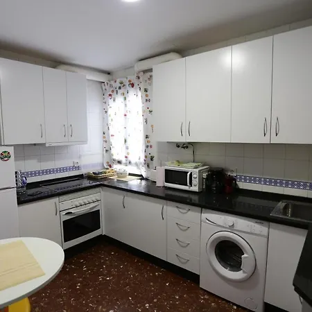 Appartement Calle San Basilio - Patios. Aparcamiento Gratis *