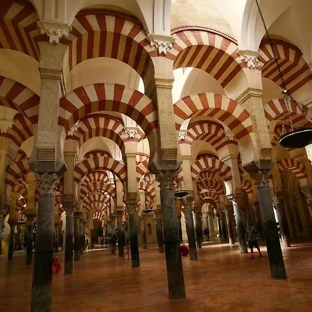 Calle San Basilio - Patios. Aparcamiento Gratis * Córdoba