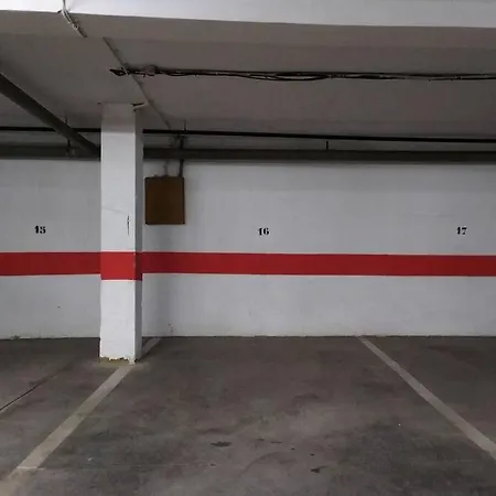 Calle San Basilio - Patios. Aparcamiento Gratis アパート